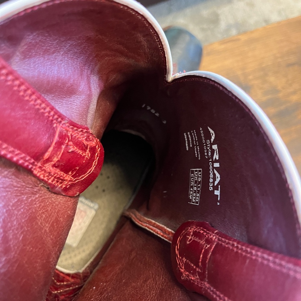 Ariat Black and Burgundy Western Boots - Picture 5 of 6